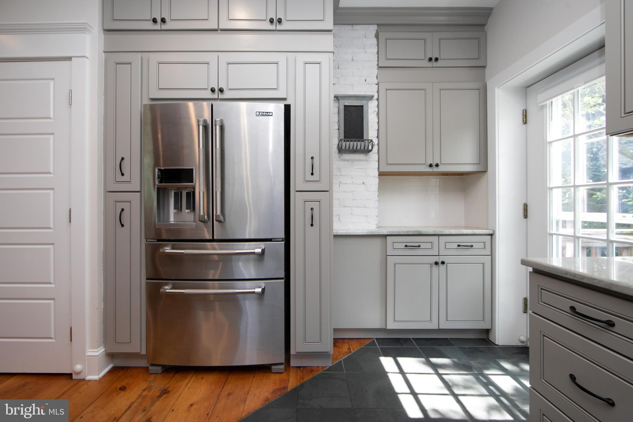 DOWNTOWN - Residential Lease