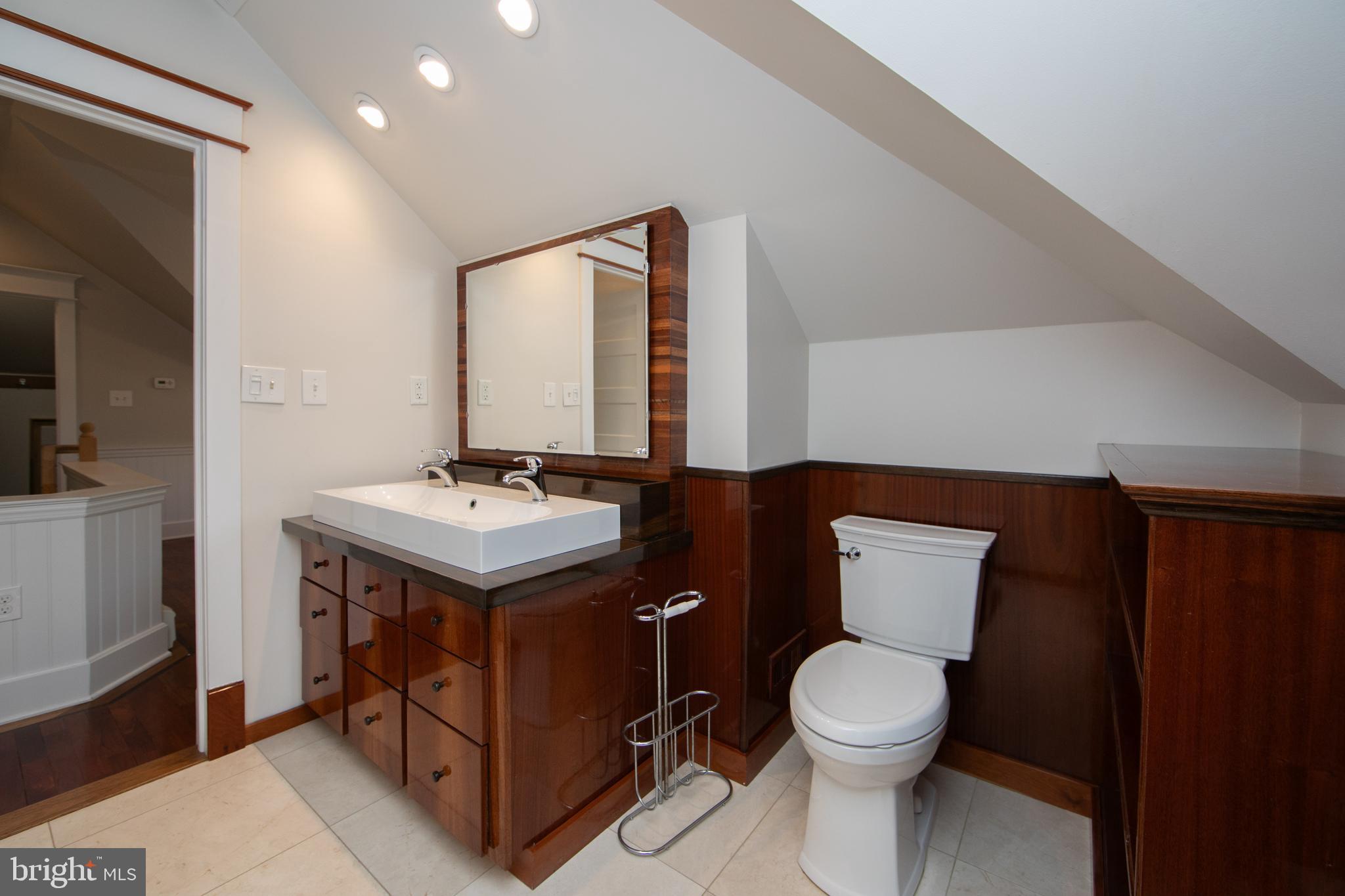 DOWNTOWN - Residential Lease