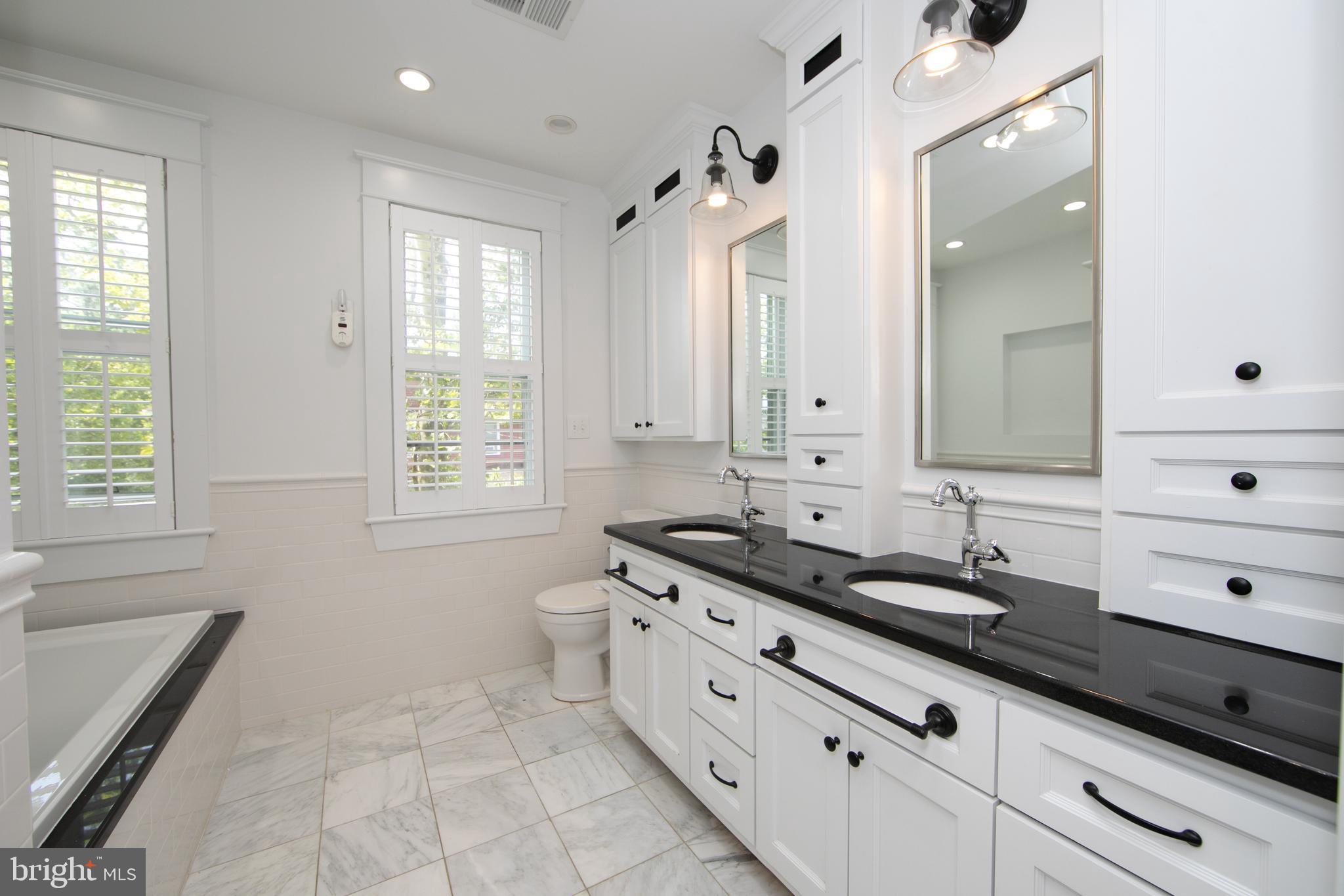 DOWNTOWN - Residential Lease