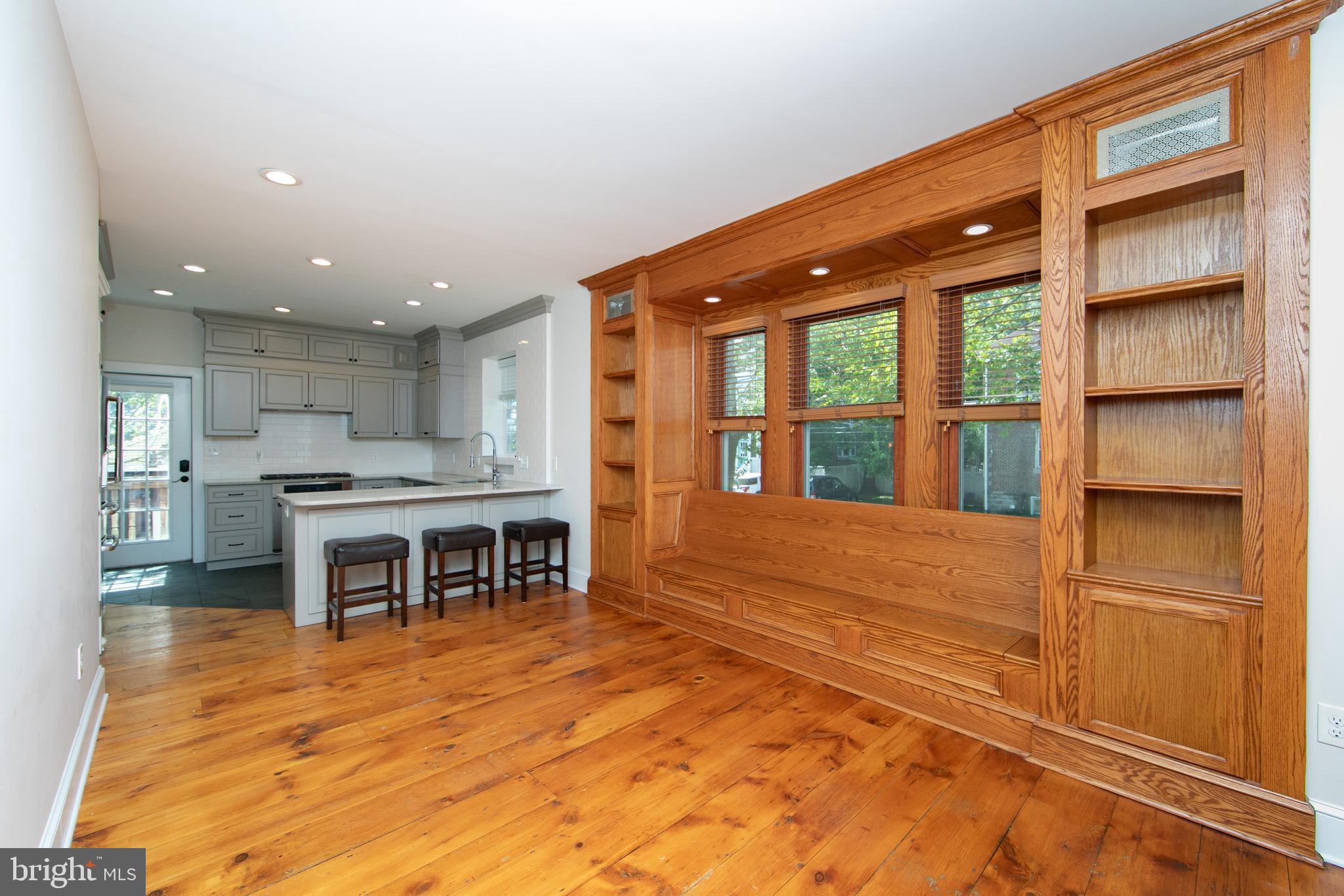 DOWNTOWN - Residential Lease