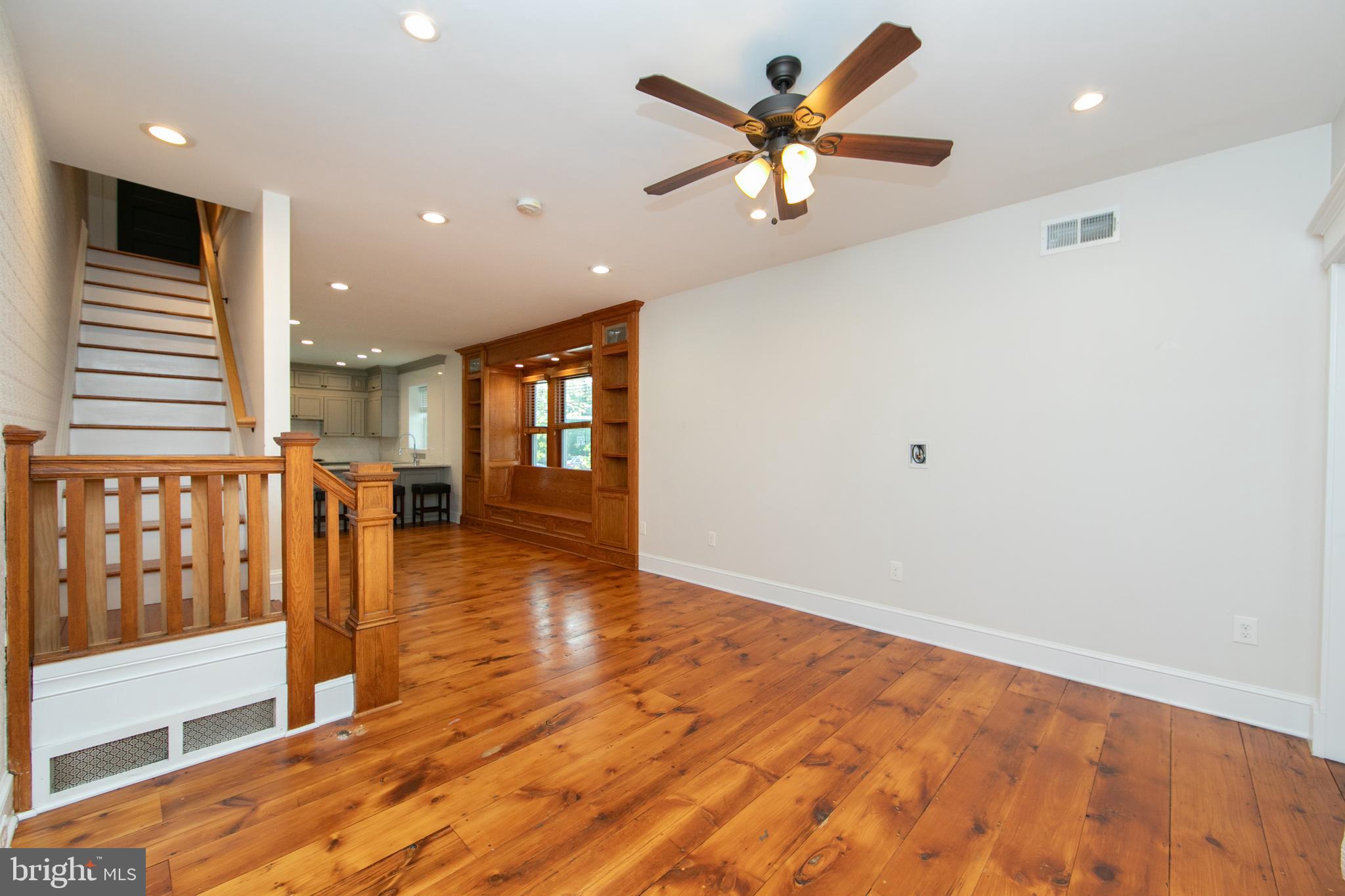 DOWNTOWN - Residential Lease