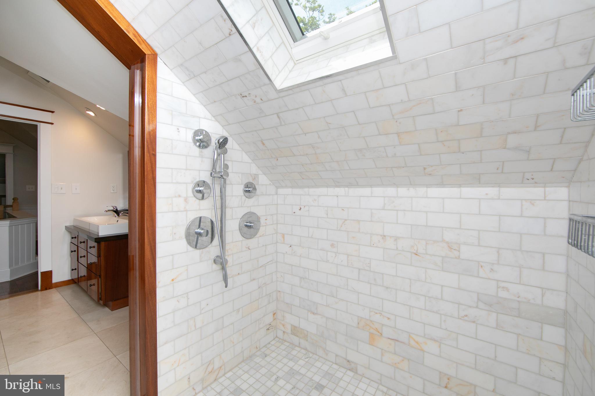 DOWNTOWN - Residential Lease