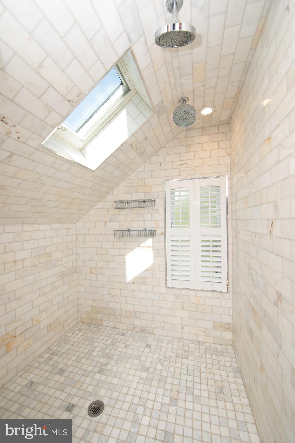 DOWNTOWN - Residential Lease