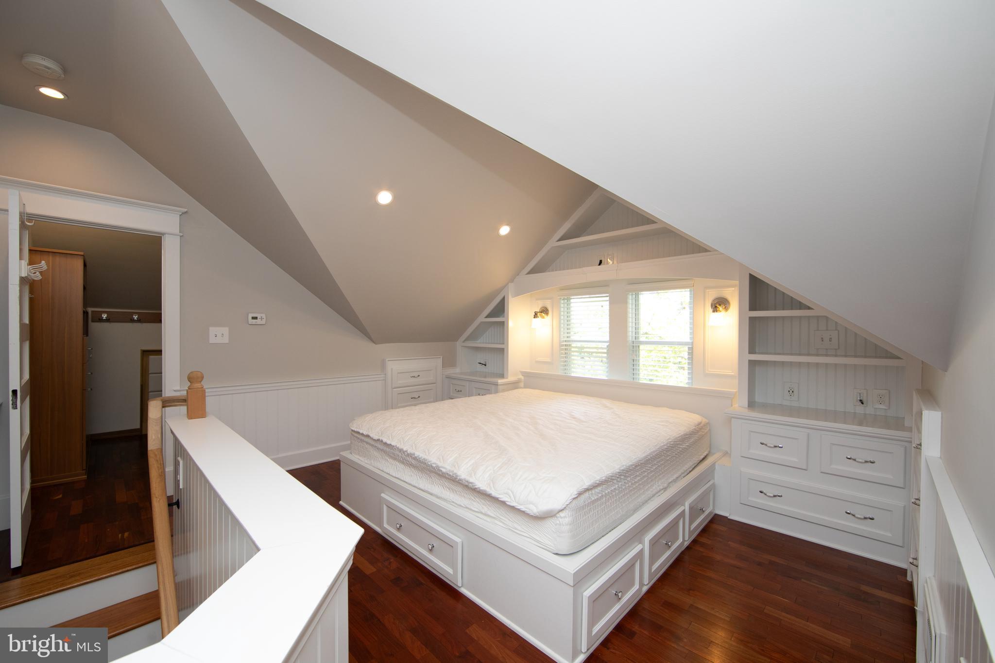 DOWNTOWN - Residential Lease