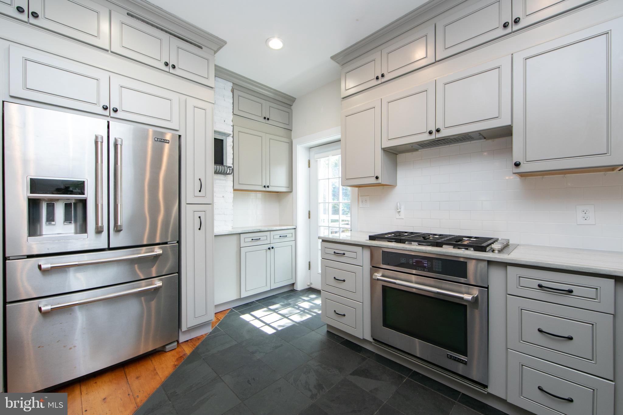 DOWNTOWN - Residential Lease