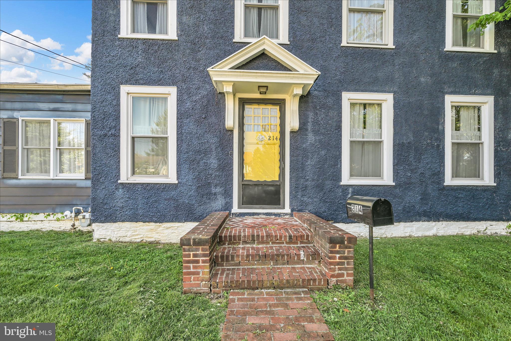 214 S LINCOLN AVENUE