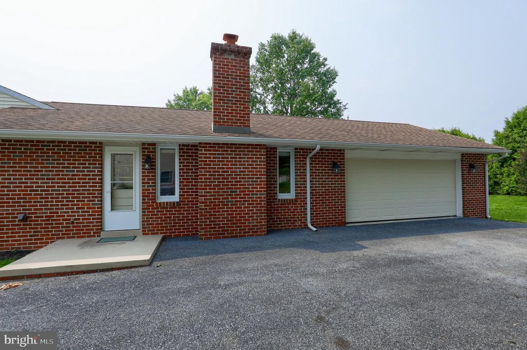 Photo of 1532 DUFF LAND DR, LANDISVILLE, PA 17538 (MLS # PALA2037778)