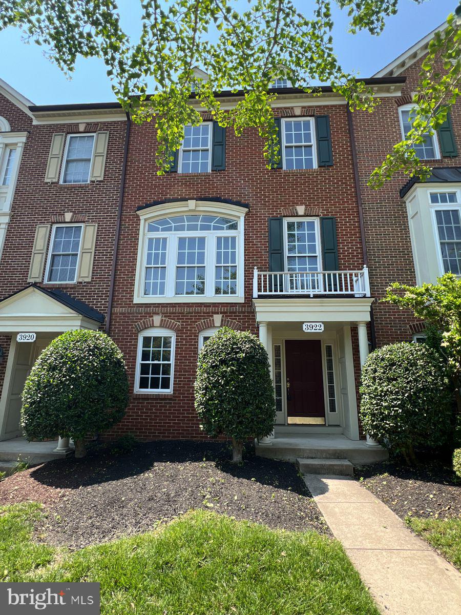 Spacious 3BR/3.5BA brick front TH in Villages of Urbana! Basement has a separate entryway room, large FR with fireplace, full bathroom, and laundry room. Main level open floor plan. Master Bedroom has dual walk in closets and a separate shower and luxury bath tub. Fenced in backyard with detached 2 car garage. Great commuter location. Enjoy all of the amenities the Villages has to offer