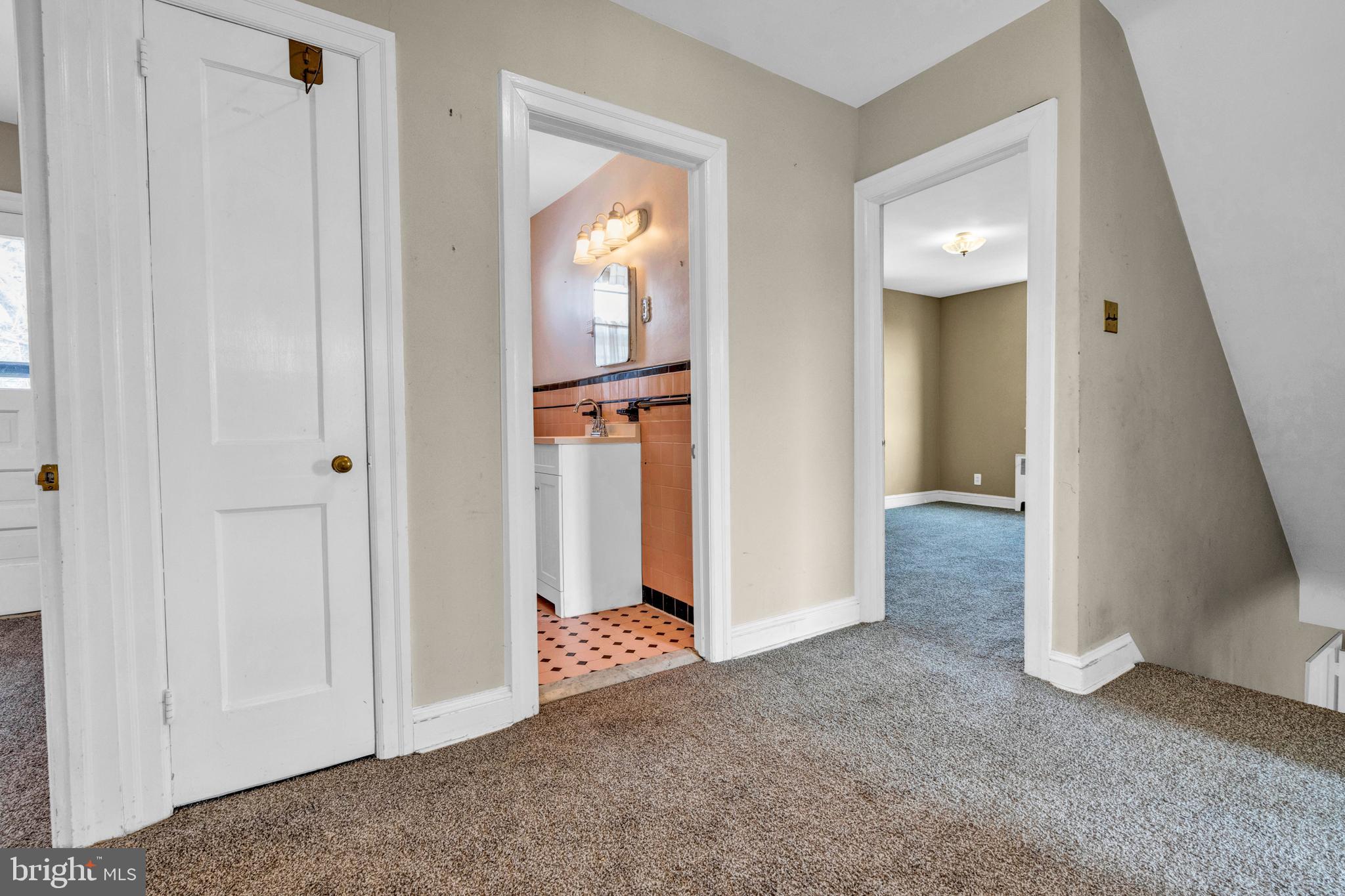 CLIFTON HEIGHTS - Residential