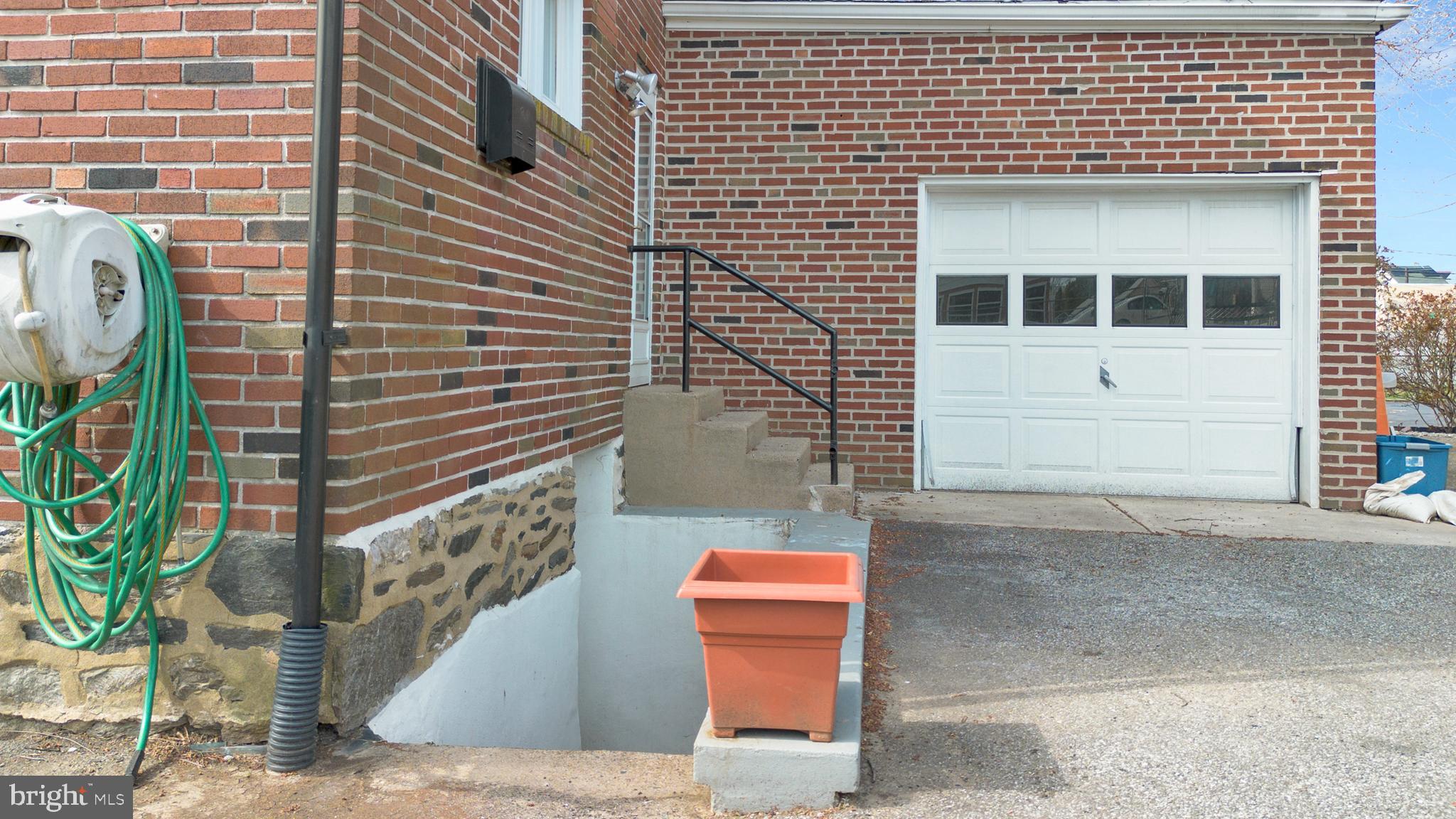 CLIFTON HEIGHTS - Residential