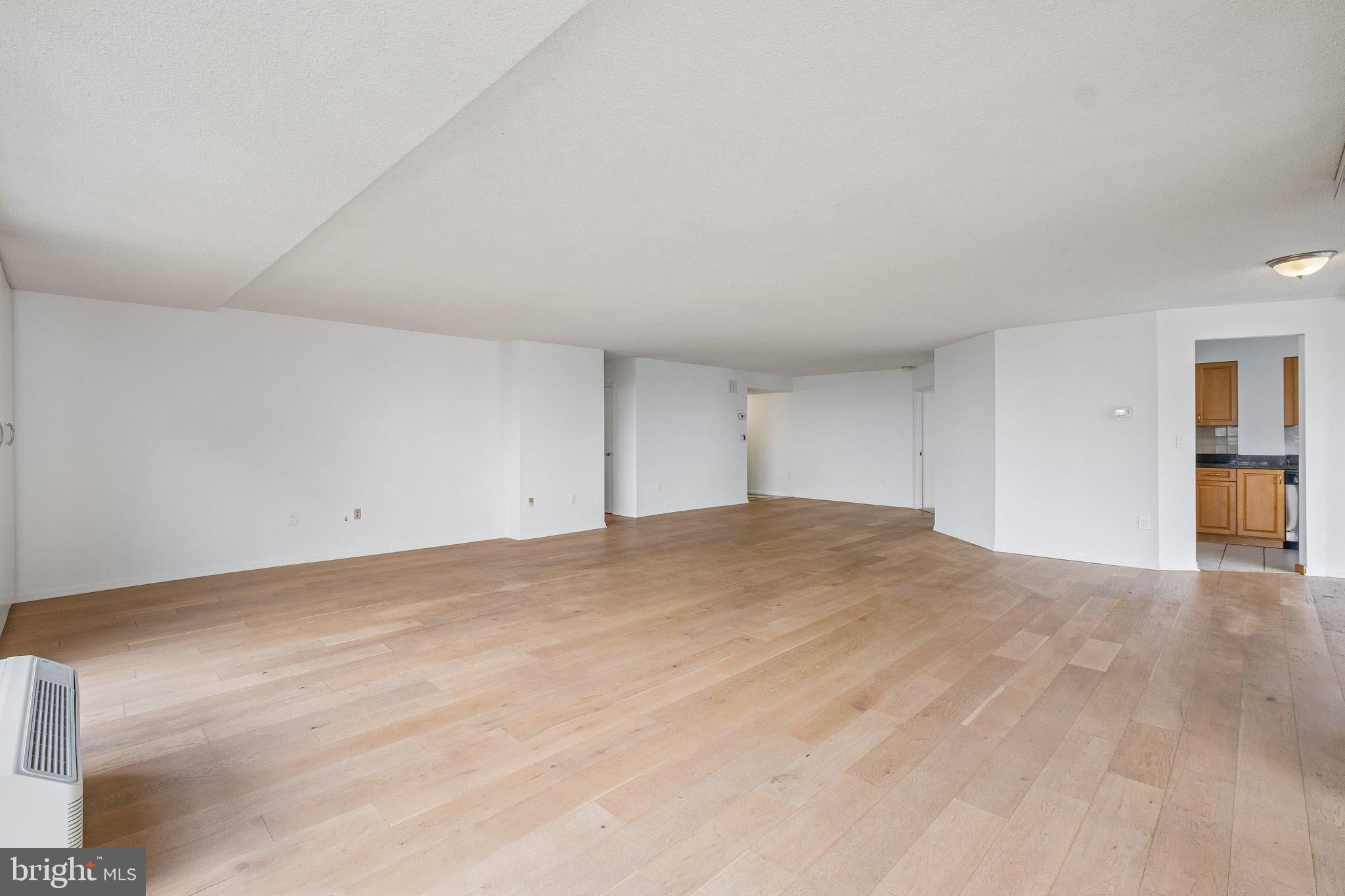 233 S 6TH STREET 907O