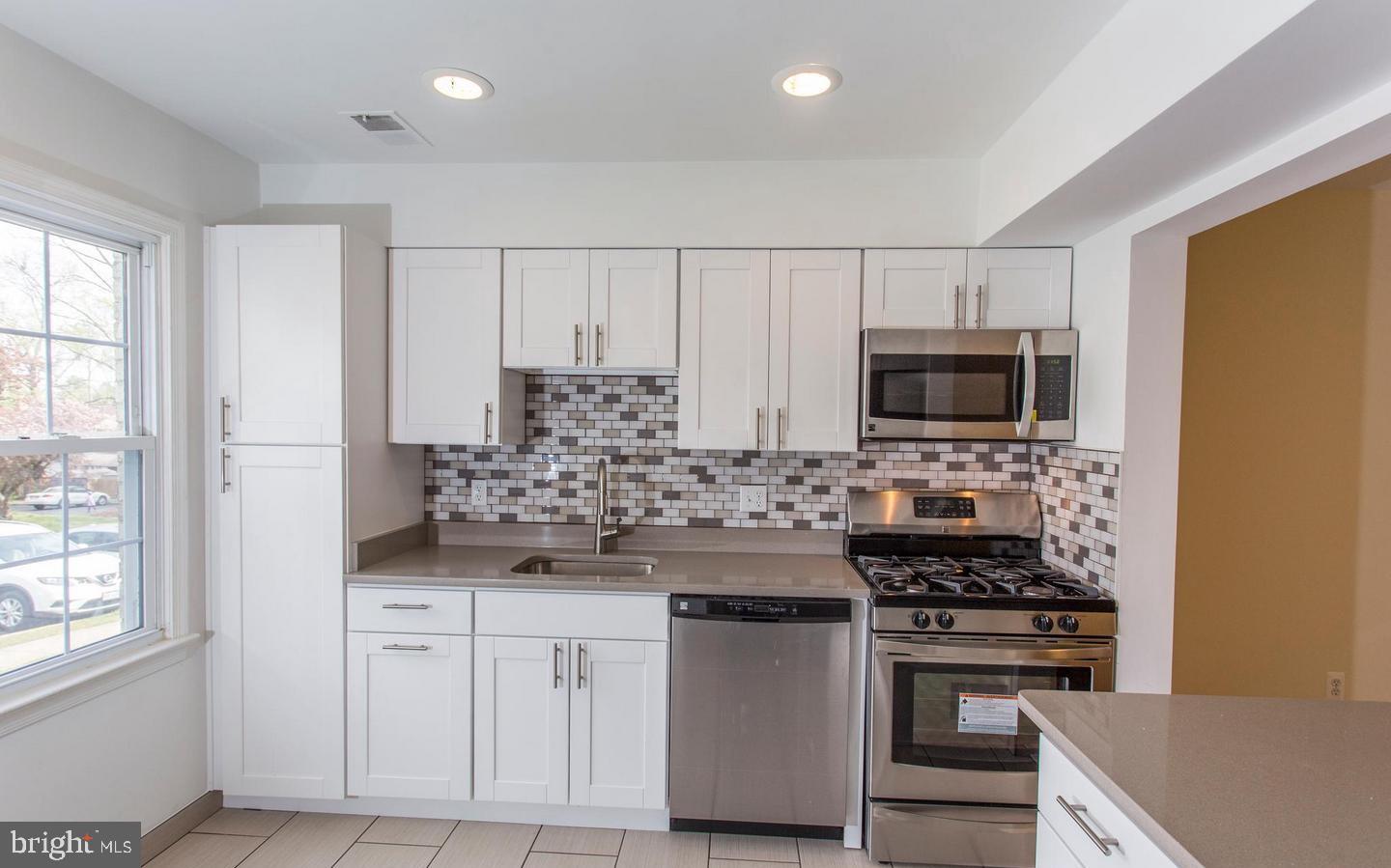 LAKE RIDGE - Residential Lease