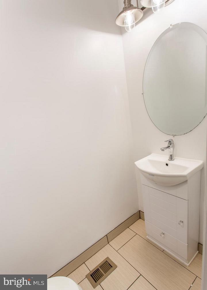 LAKE RIDGE - Residential Lease