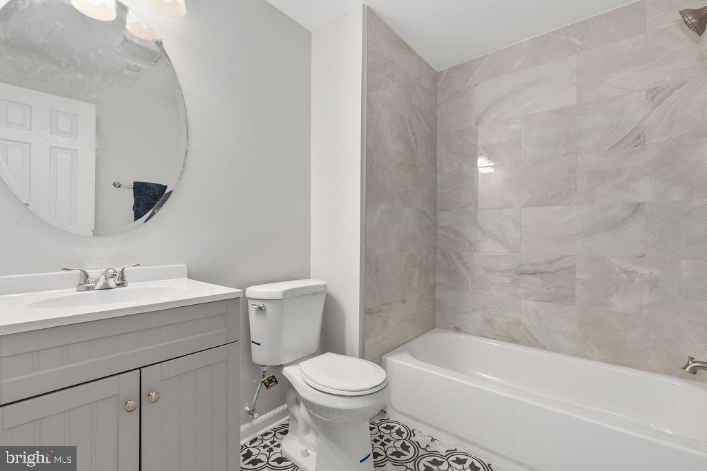 WOODLAND HILLS - Residential