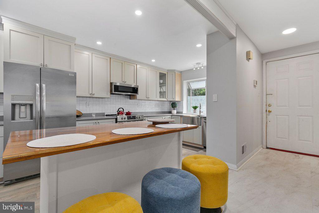 WOODLAND HILLS - Residential