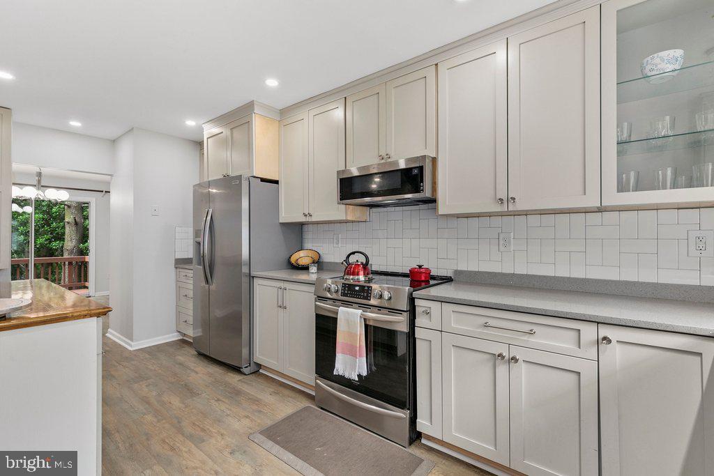 WOODLAND HILLS - Residential