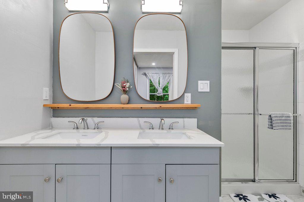 WOODLAND HILLS - Residential