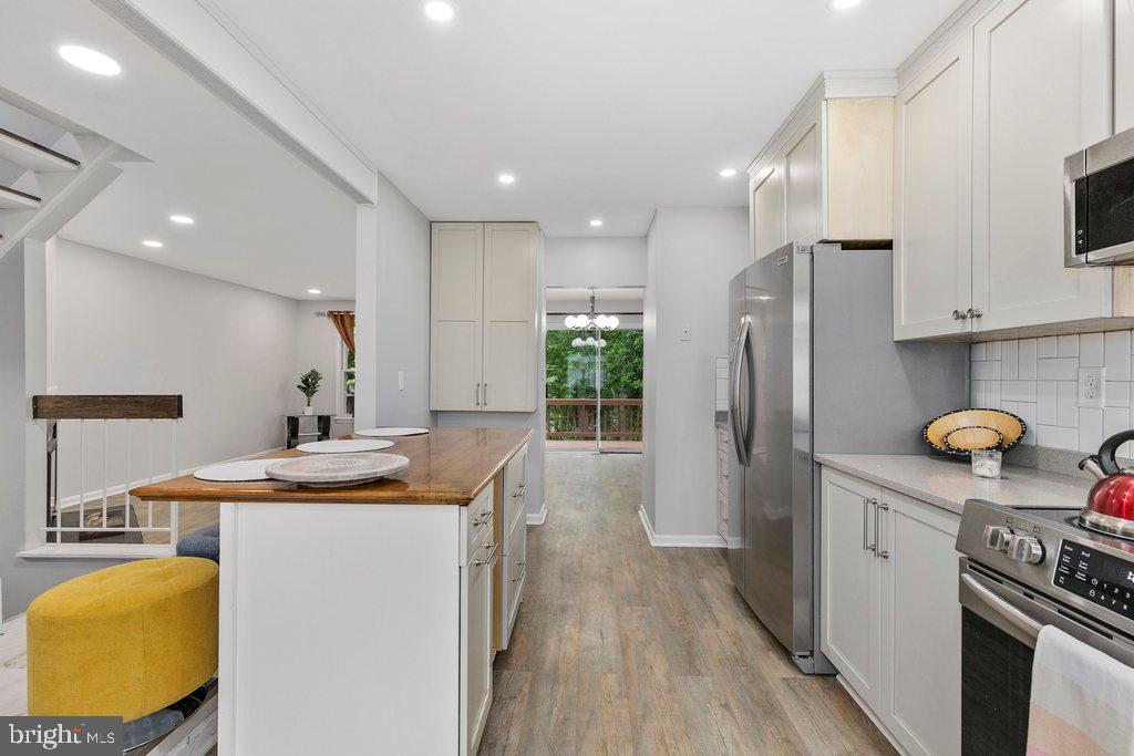 WOODLAND HILLS - Residential