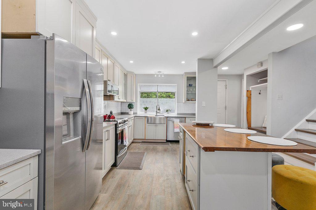 WOODLAND HILLS - Residential