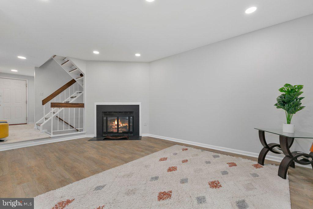 WOODLAND HILLS - Residential