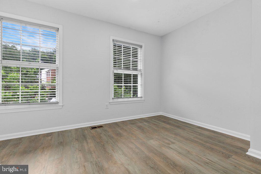 WOODLAND HILLS - Residential