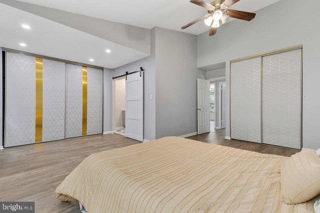 WOODLAND HILLS - Residential