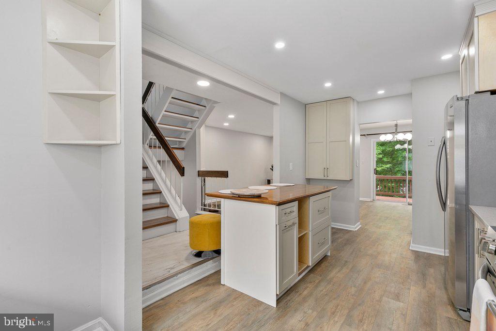 WOODLAND HILLS - Residential