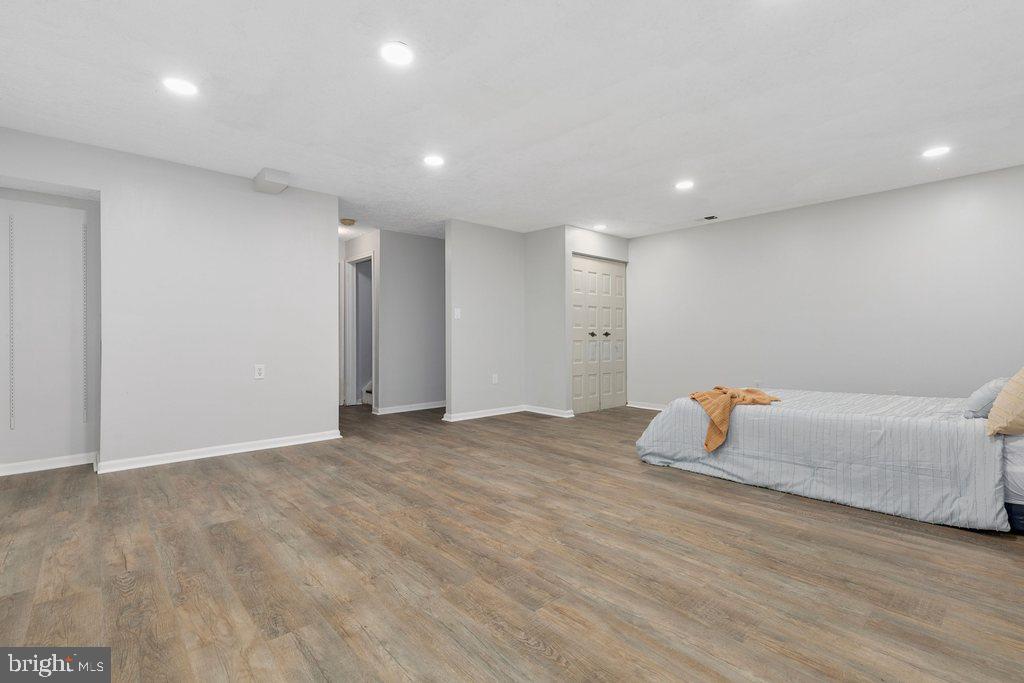 WOODLAND HILLS - Residential