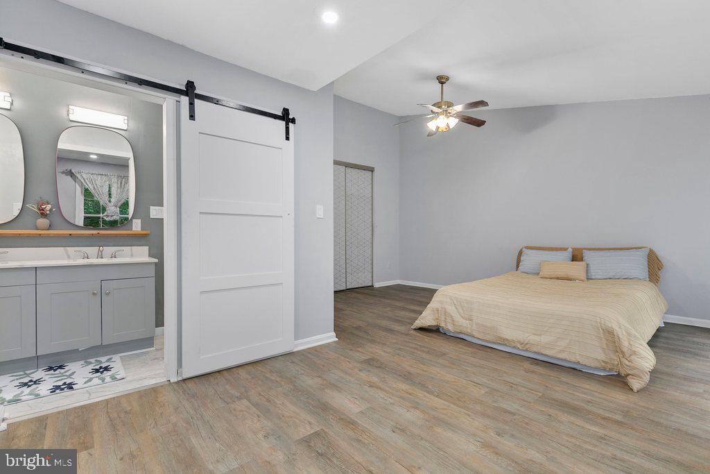 WOODLAND HILLS - Residential