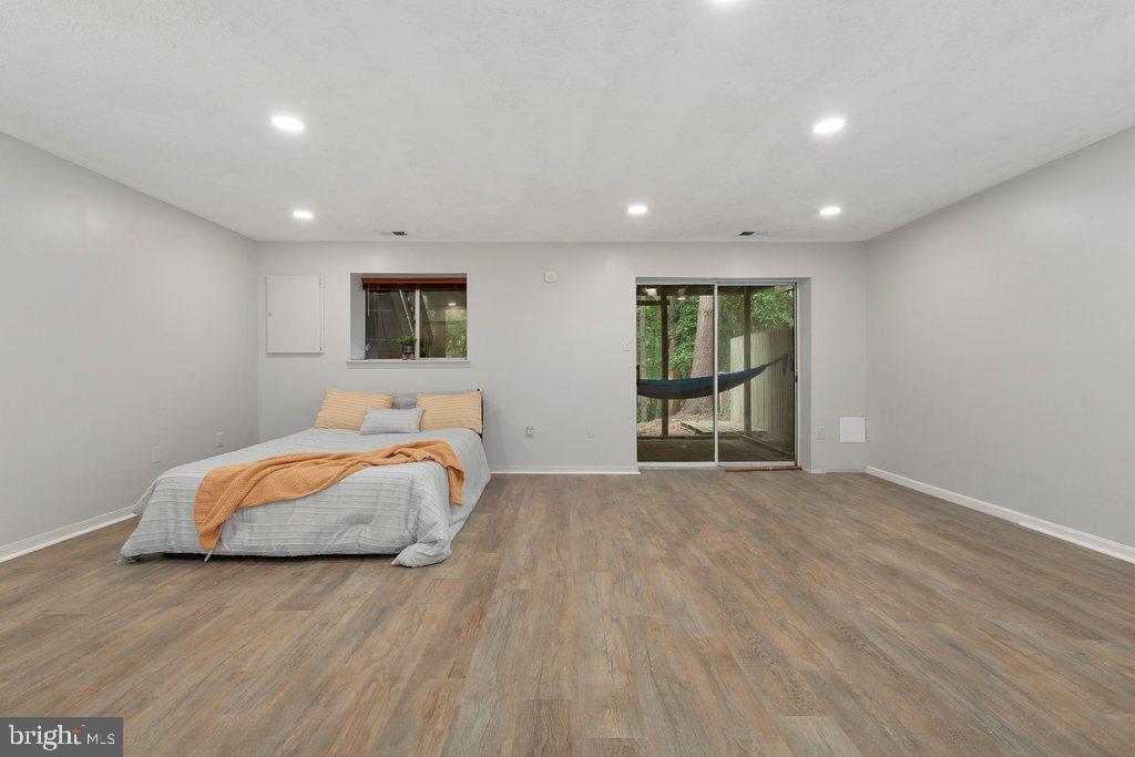 WOODLAND HILLS - Residential