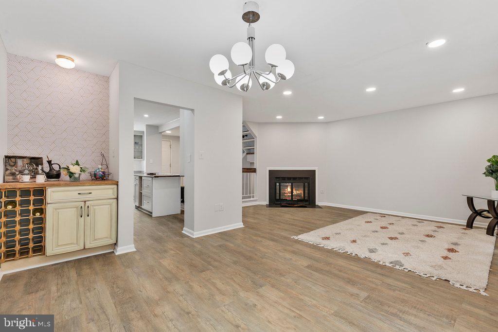 WOODLAND HILLS - Residential