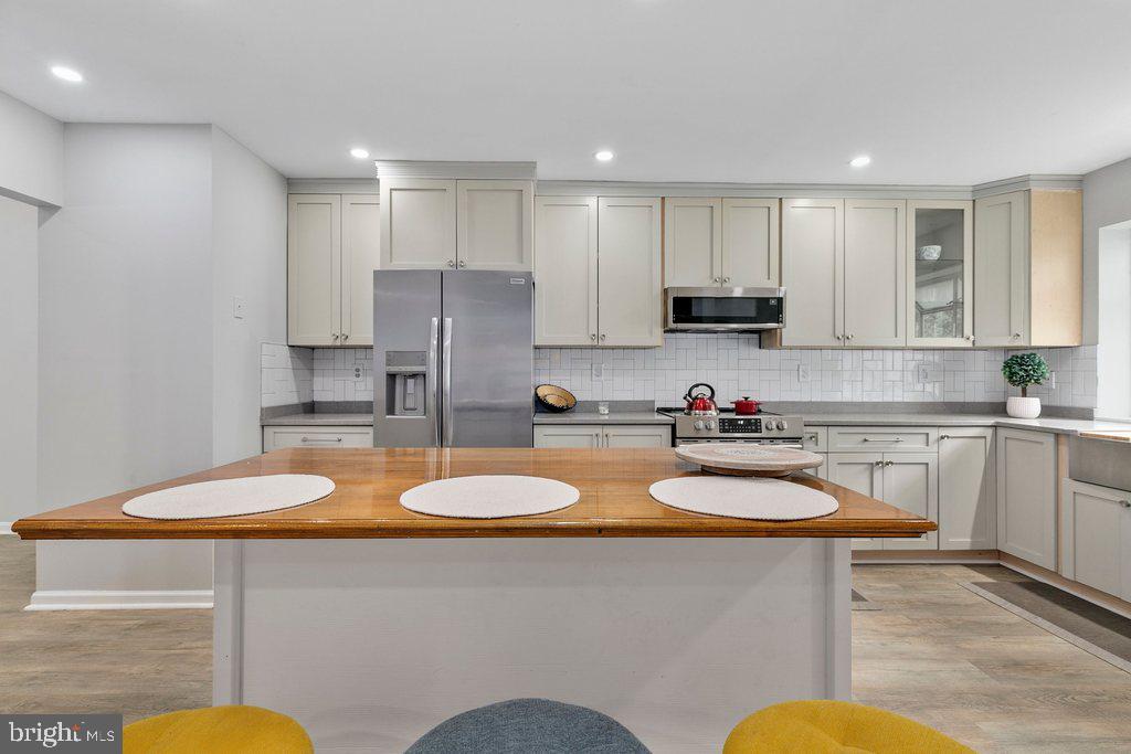 WOODLAND HILLS - Residential