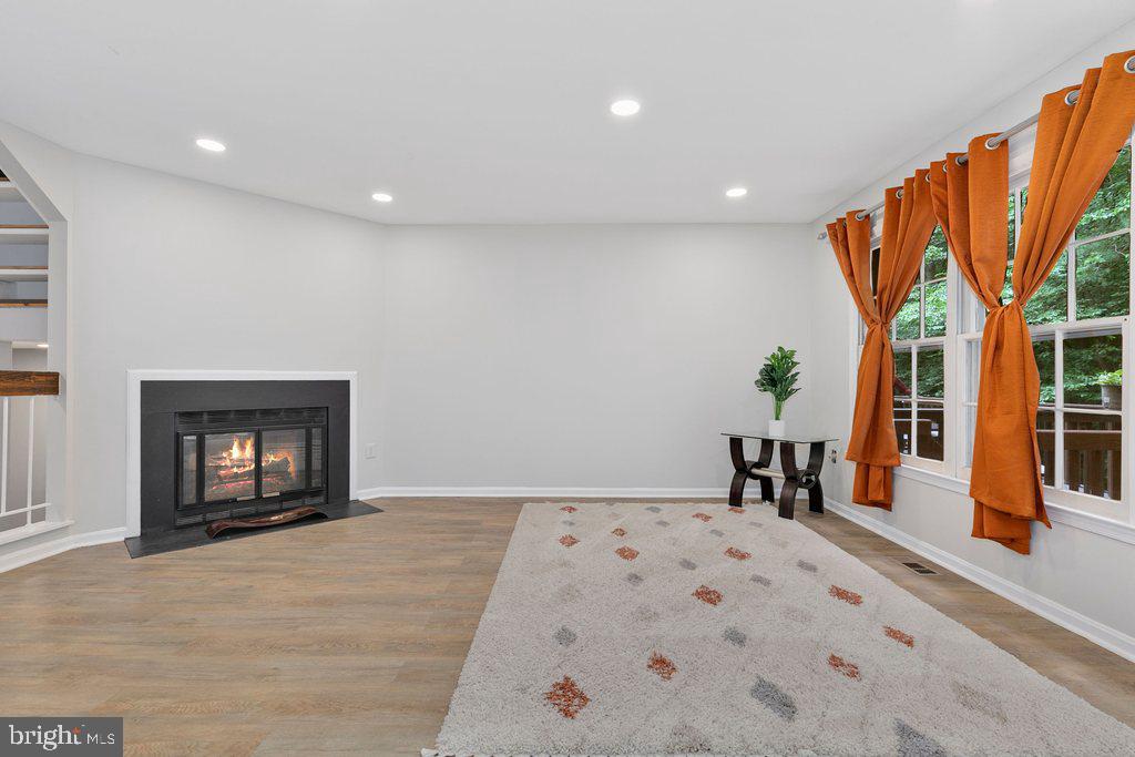 WOODLAND HILLS - Residential