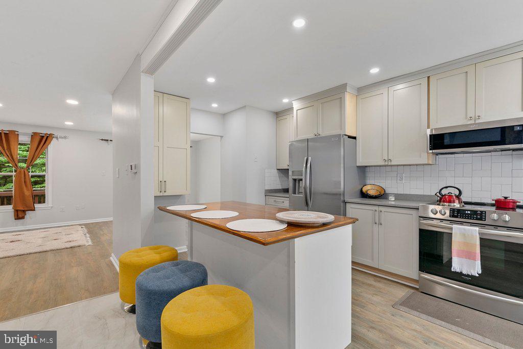 WOODLAND HILLS - Residential