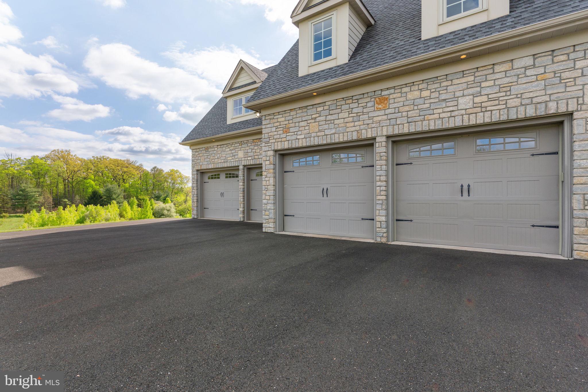 CREEKS BEND - Residential