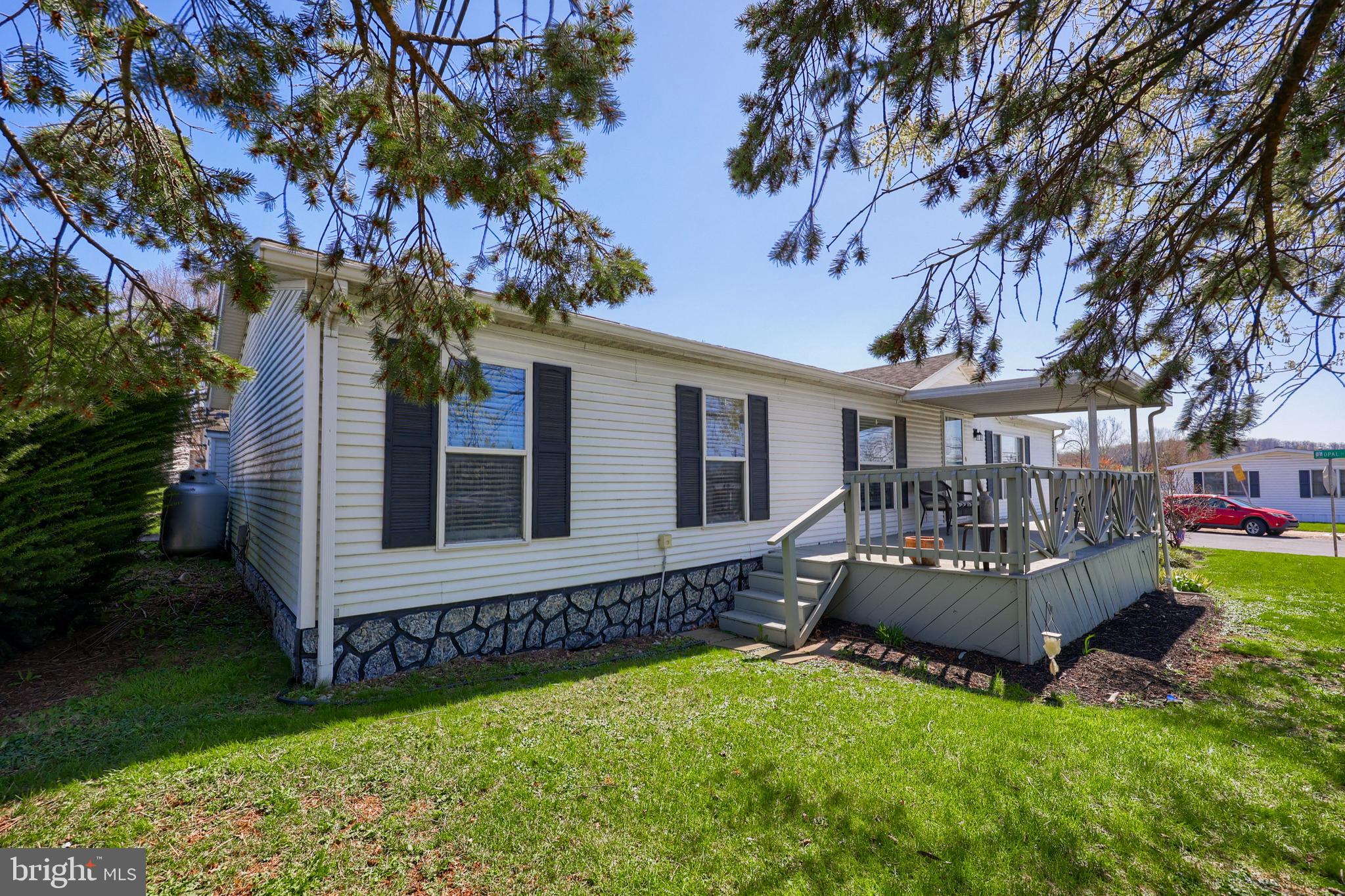 937 OPAL STREET