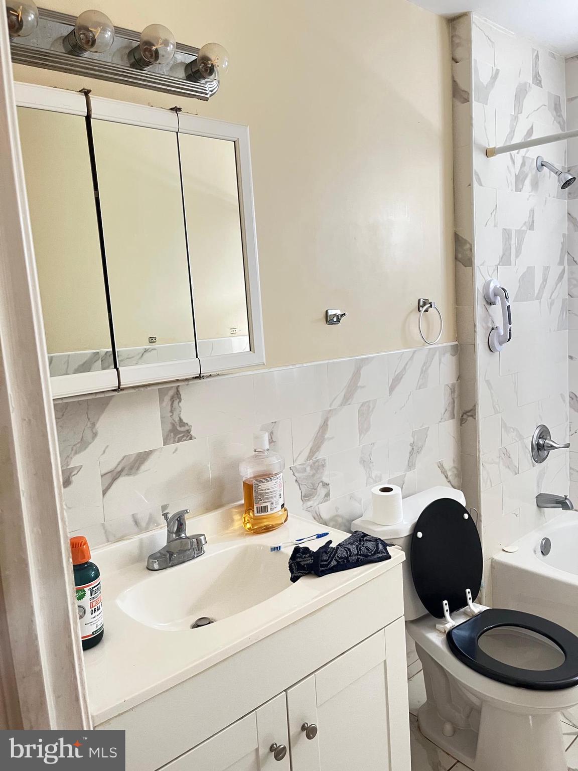 ELMWOOD PARK - Residential