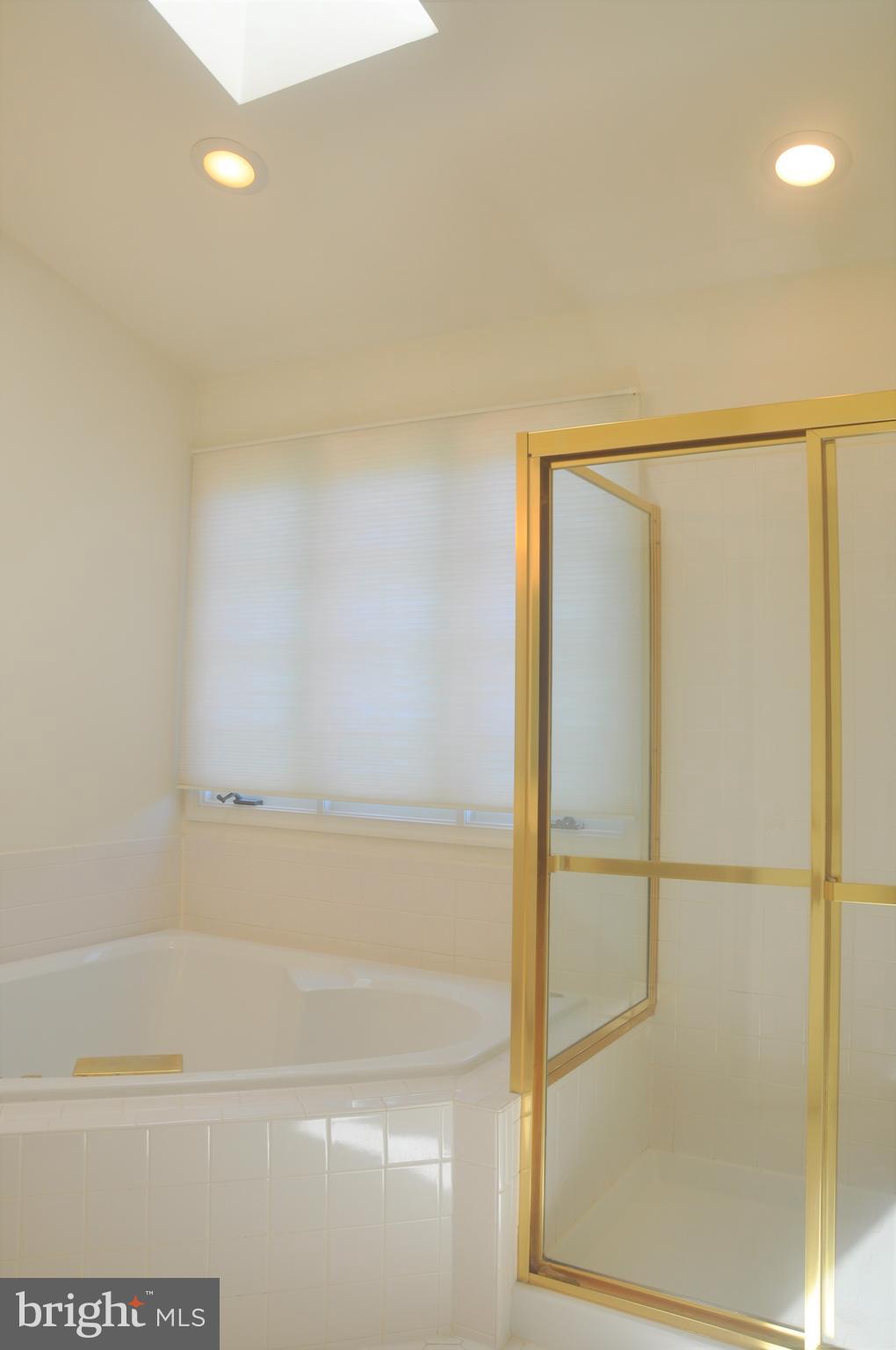 AMBERWOOD - Residential Lease