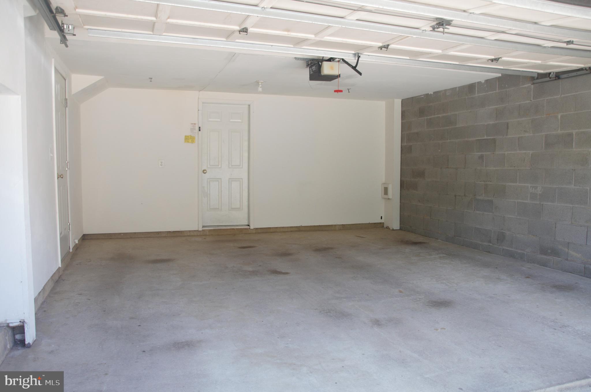 AMBERWOOD - Residential Lease