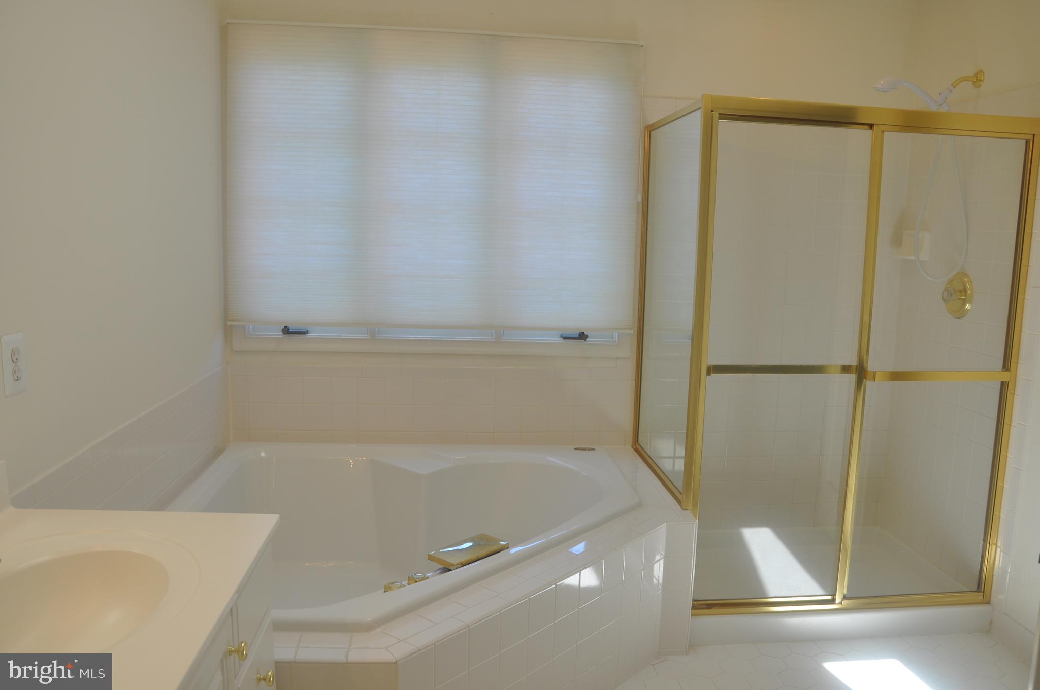 AMBERWOOD - Residential Lease