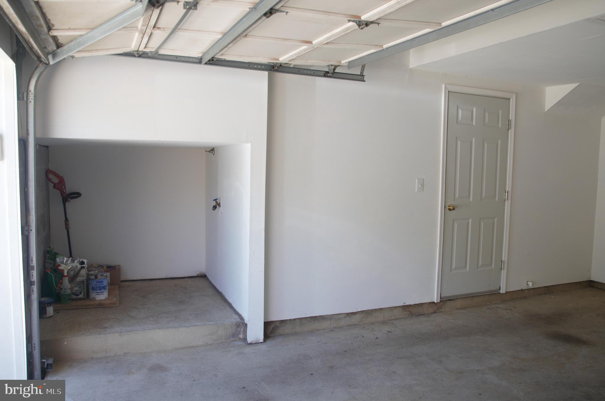 AMBERWOOD - Residential Lease