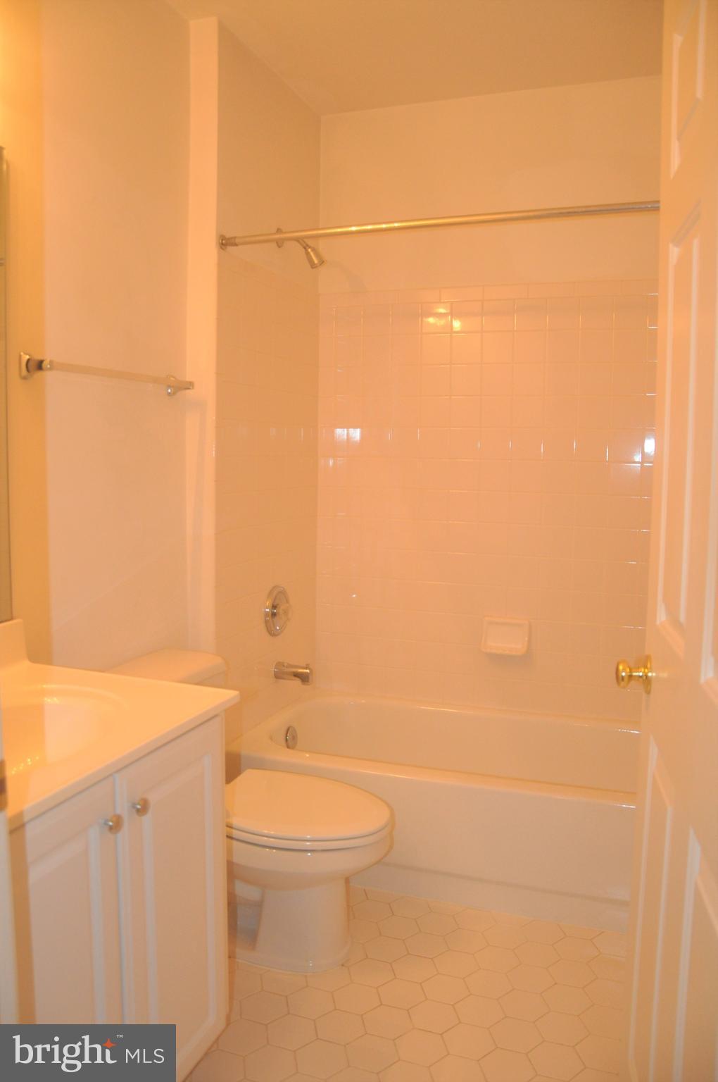 AMBERWOOD - Residential Lease