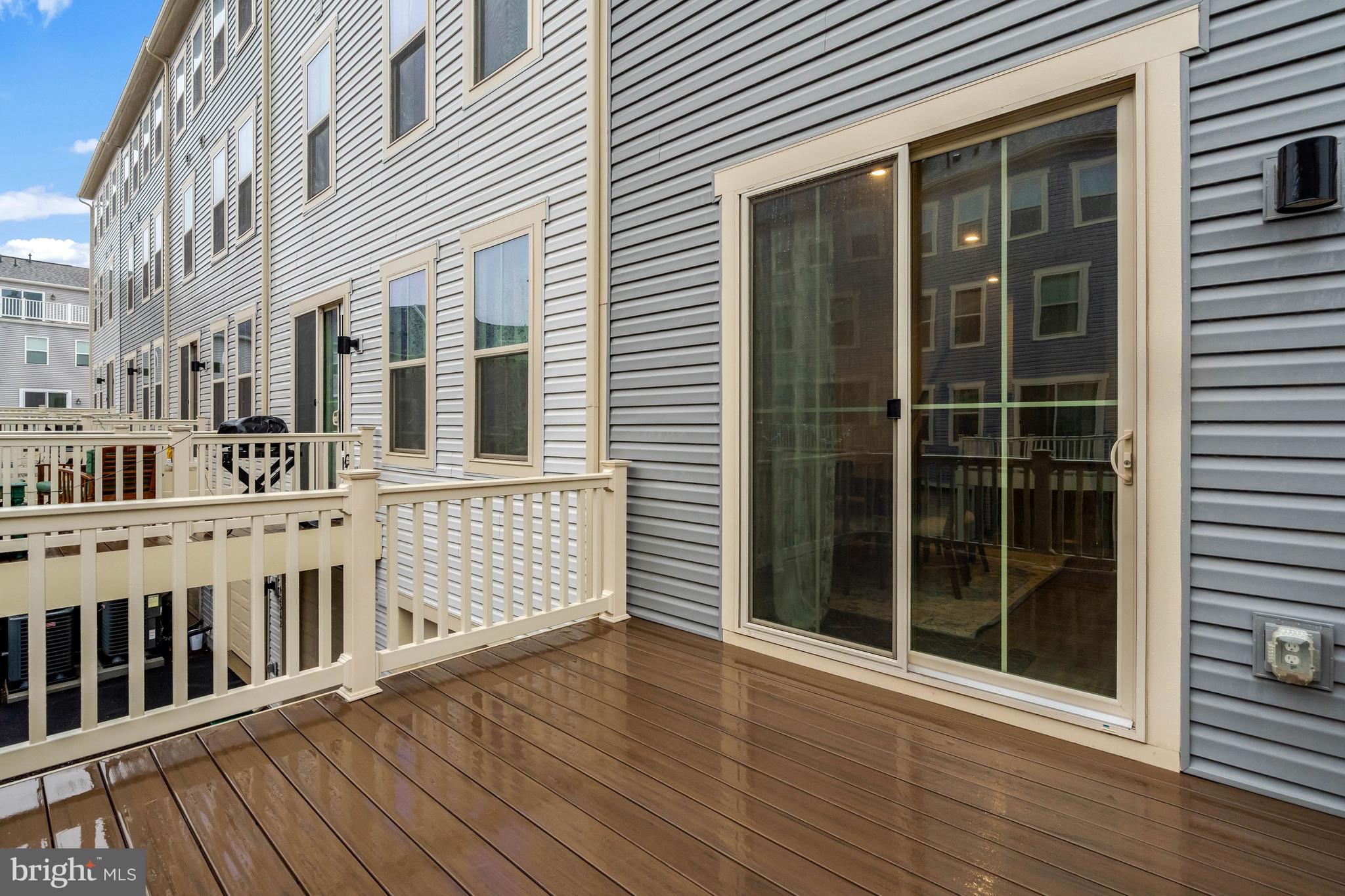 ARCOLA TOWN CENTER CONDO - Residential