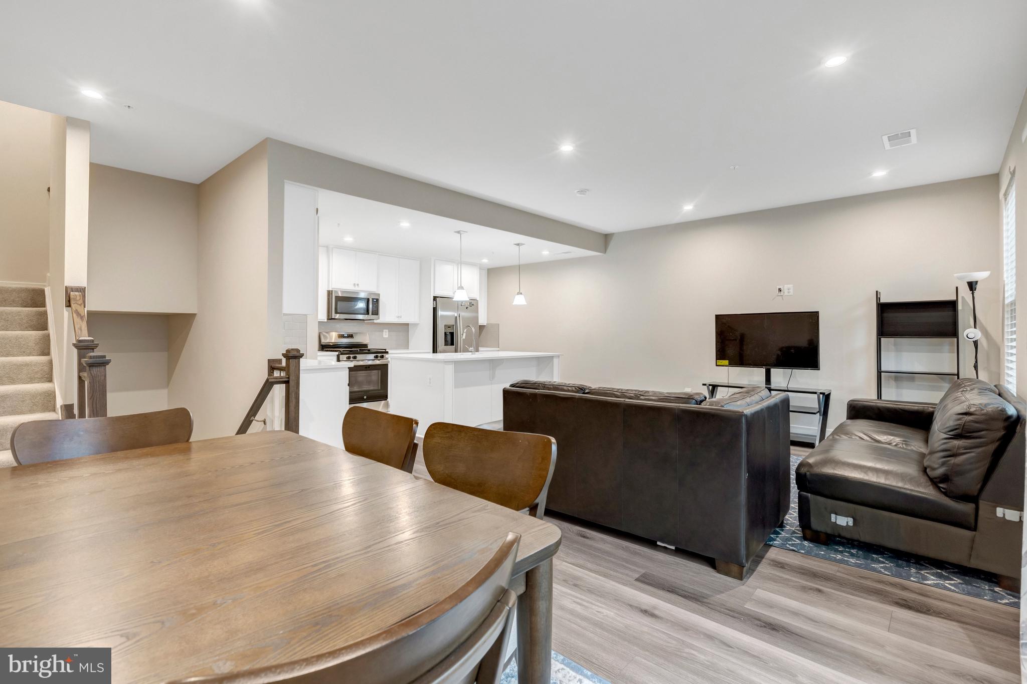 ARCOLA TOWN CENTER CONDO - Residential
