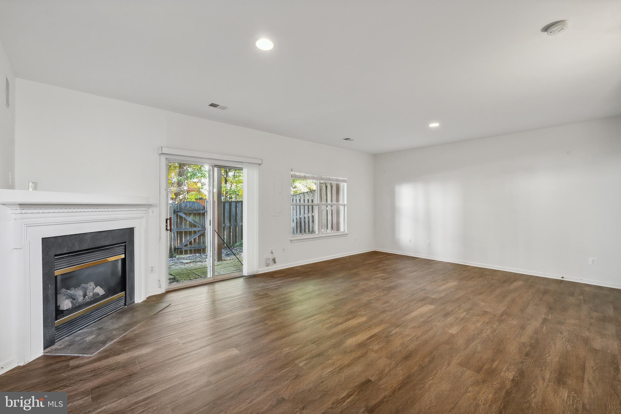 FAIRLAKES COURT - Residential Lease