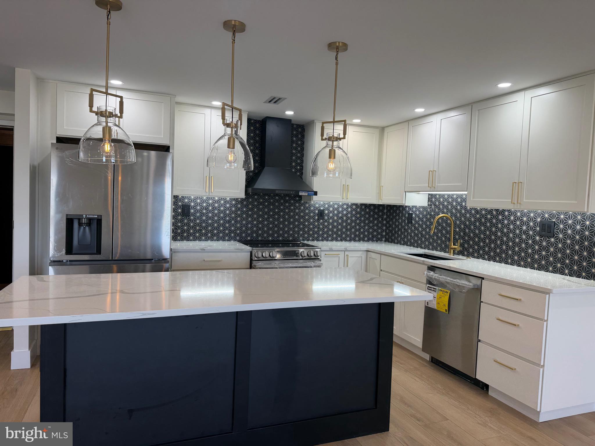 VALLEY FORGE TOWER - Residential