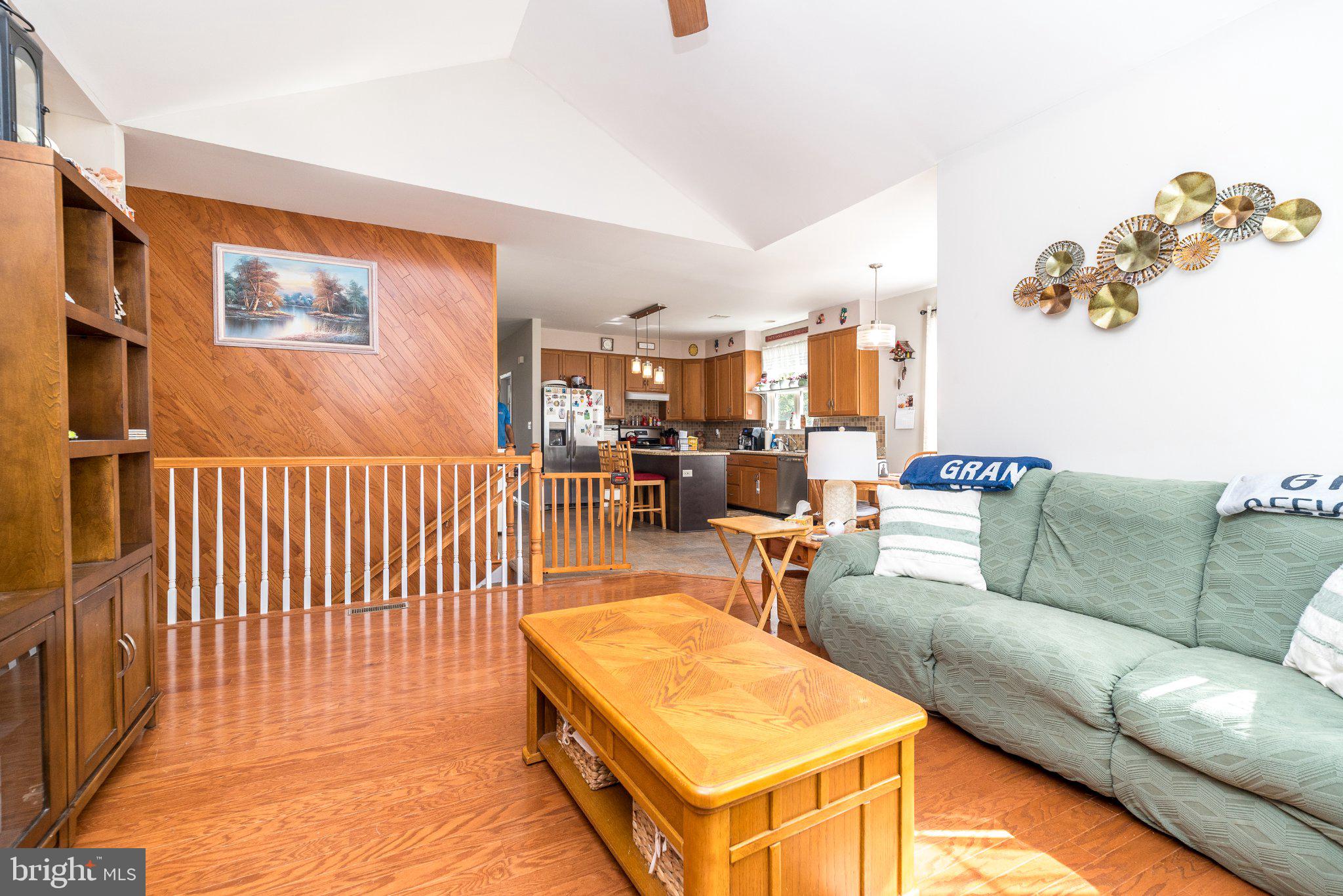 1315 CREEKSIDE LANE