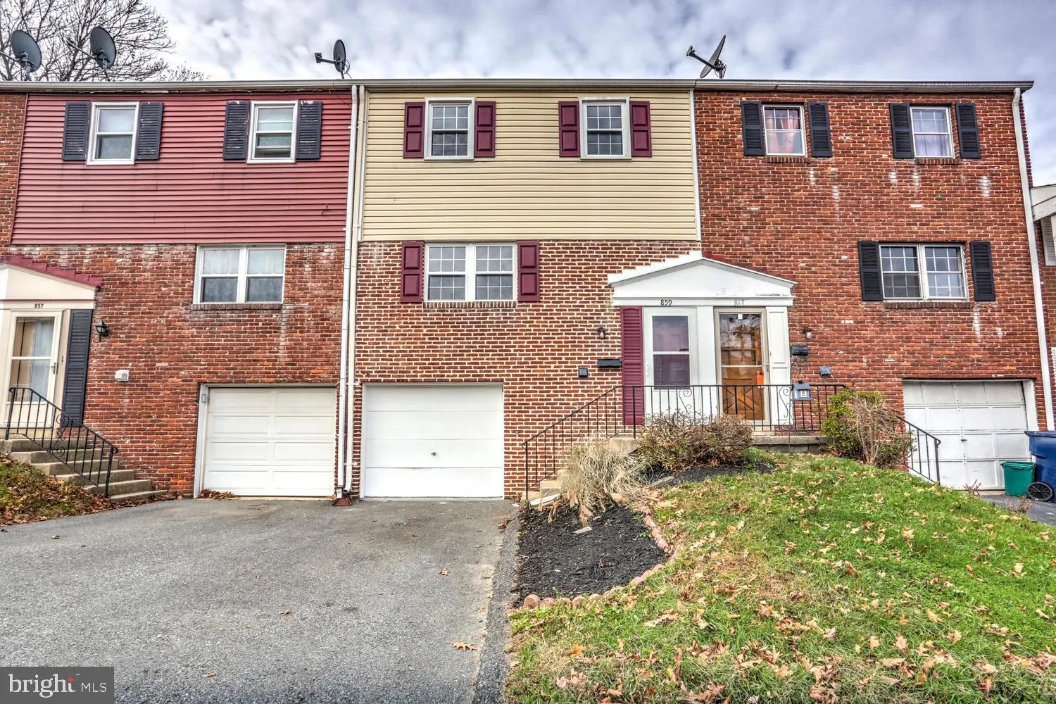 859 Hilton Drive, Lancaster, PA 17603