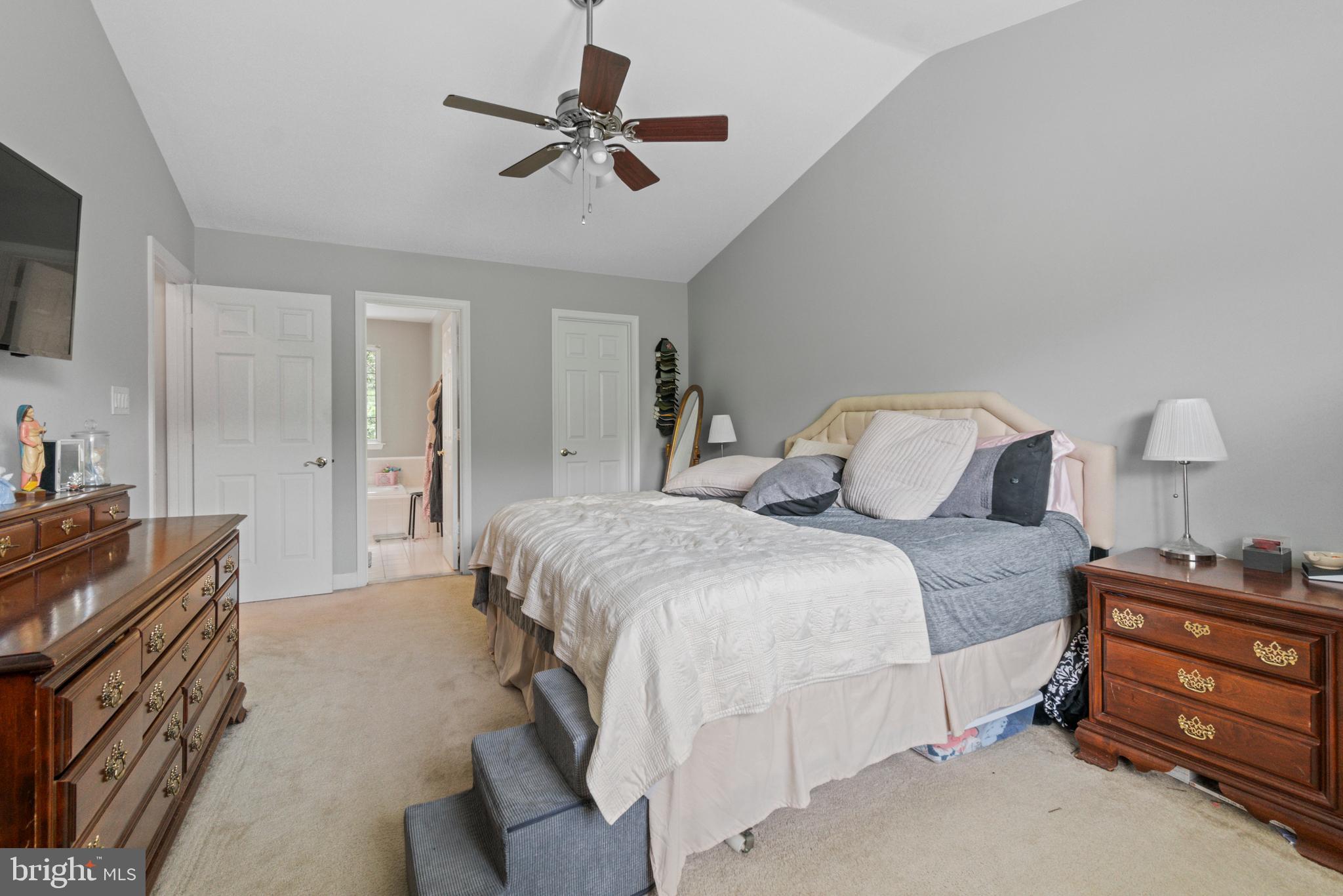 STEEPLE CHASE - Residential