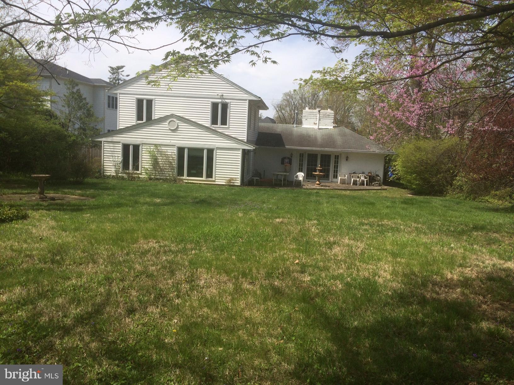 ENGLISH VILLAGE - Land